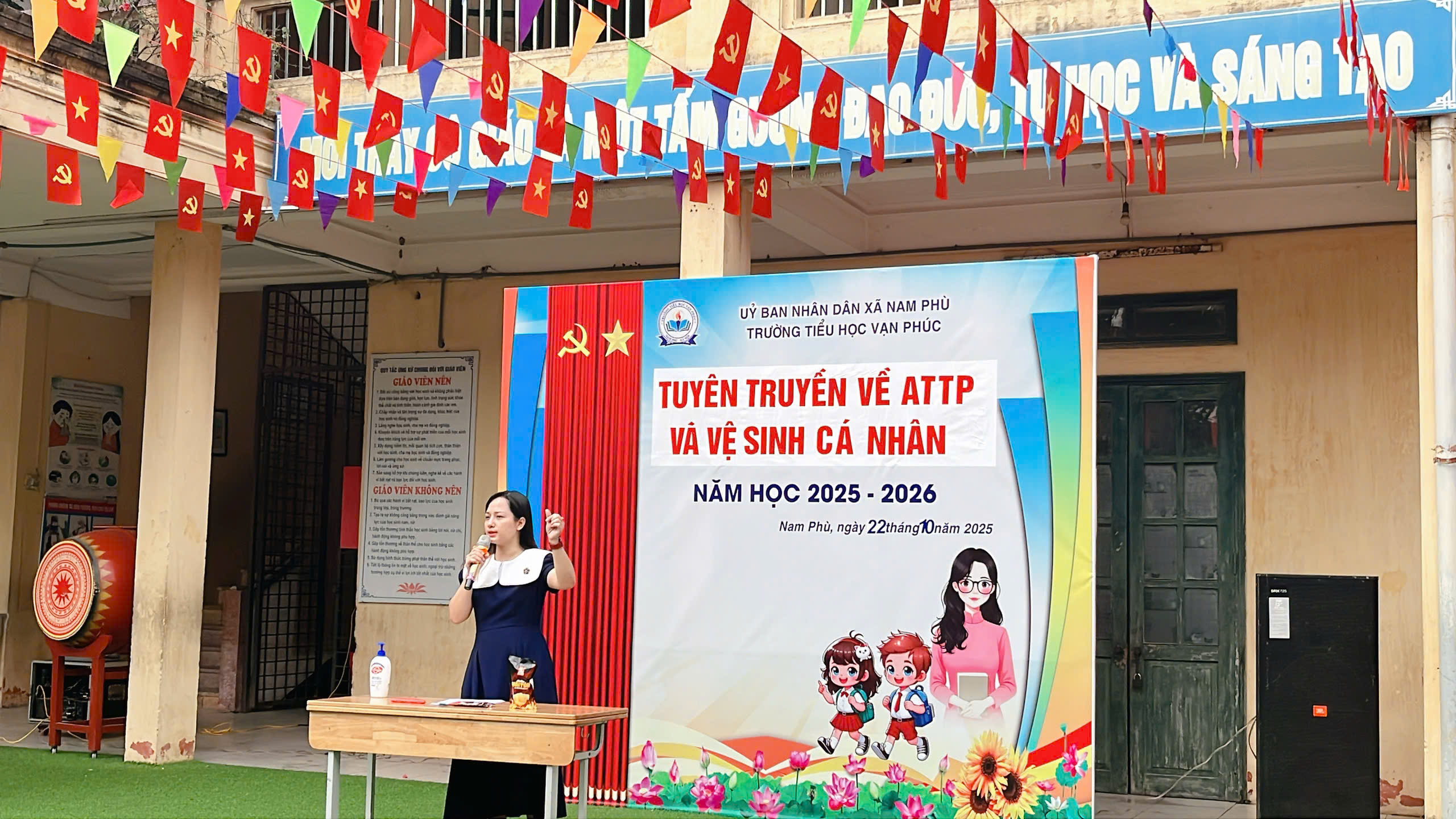 Tuyên truyền đảm bảo An toàn thực phẩm và vệ sinh cá nhân trong trường học.